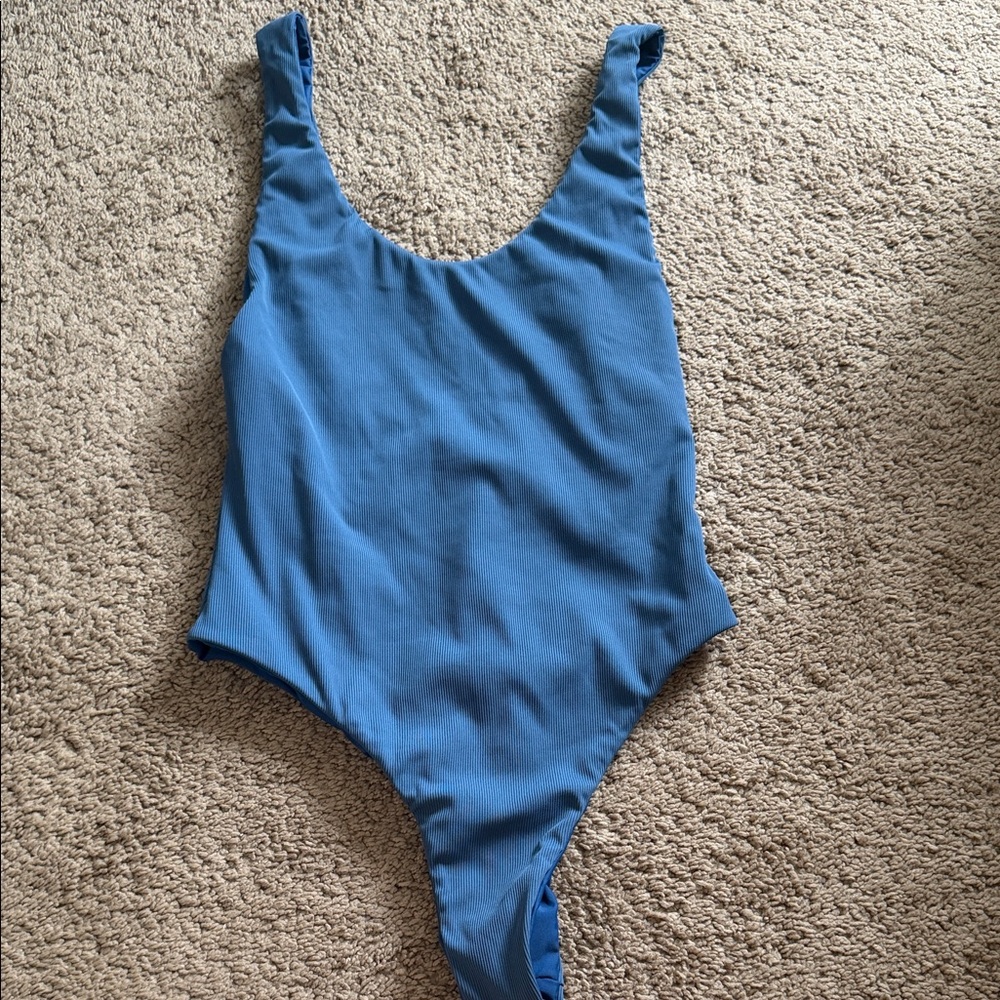 Lilikoi medium one piece EUC